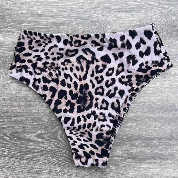 Mikoh Moni Bikini Top & Waikui 2 Bikini Bottoms, wild - Picture 9 of 13